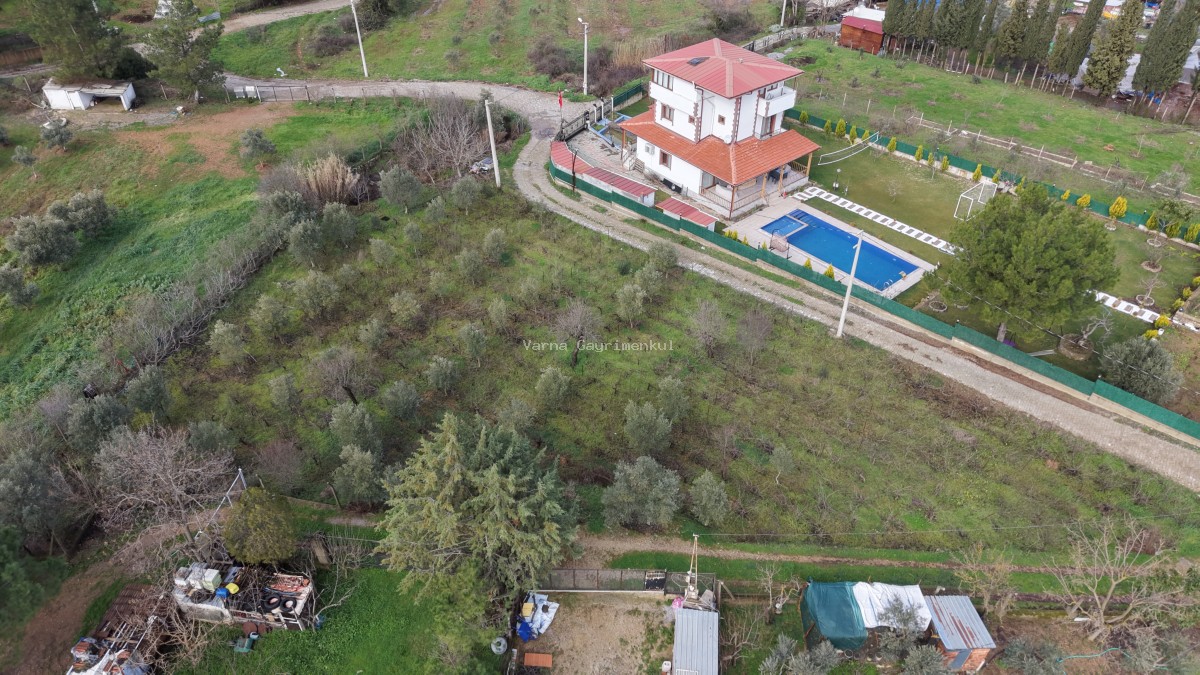 İZMİR YENİKÖY MERKEZDE SATILIK TEKTAPU 1.855 M2 MUHTEŞEM KONUMDA BAHÇE